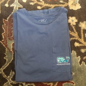 Men’s medium vineyard vines shirt